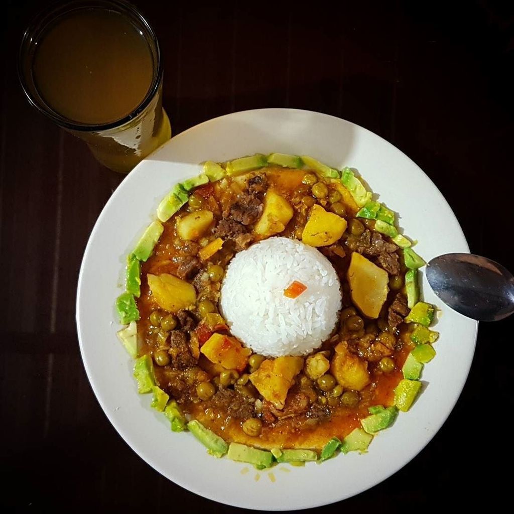 guilwil's tweet photo. GUISADO DE CARNE ACOMPAÑADO DE ARROZ Y AGUACATE

#ComidaEcuador #FoodLook #ComidaRica #EstoEsEcuador #comidaencasa #ComidaLatina #ComidaColombiaba #comidaperuana #CarneDeRes #foodlover #youtubeec #YoutubeFood #blogfood #youtuber #youtubevideo https://t.co/4BHKSpfeKd https://t.co/mXiwFi4niG
