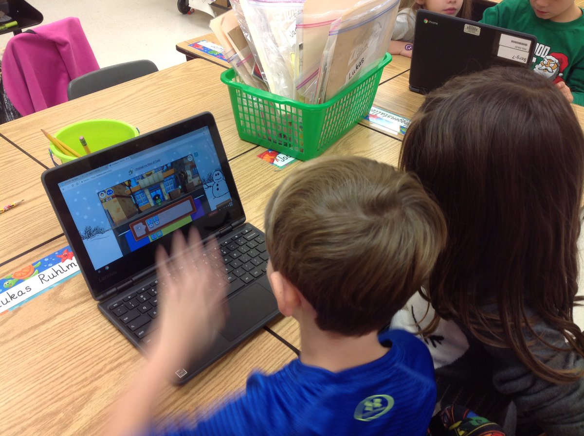 MrsBergRHL's tweet photo. Hour of Code fun! https://t.co/QcKsaXkOSj