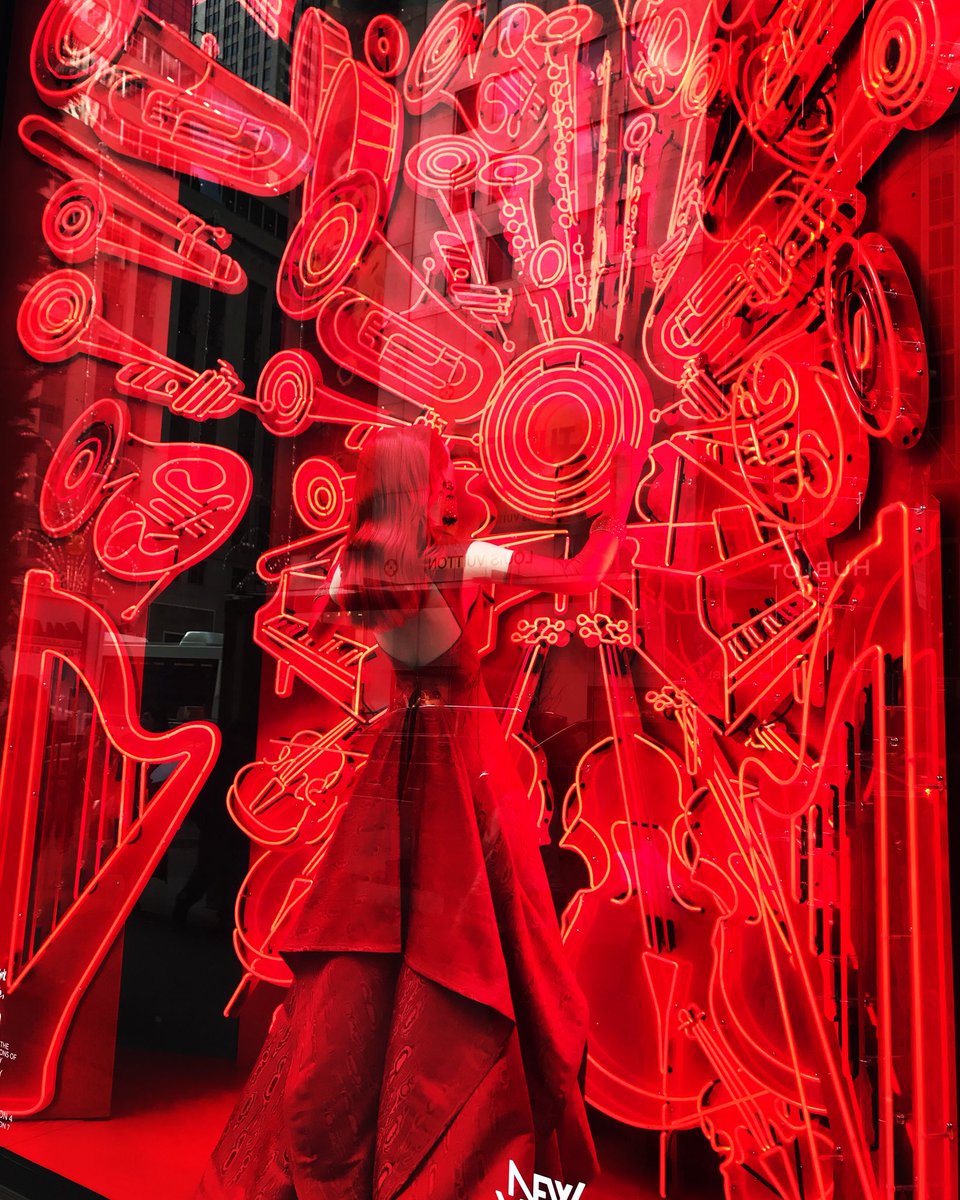 designretailmag's tweet photo. We spotted this lady in red from two blocks away. @Bergdorfs @newyorkphilharmonic #designretail #winningwindows #holidaywindows #windowsofnewyork #visualmerchandising #mannequins https://t.co/bl78h5oAFP