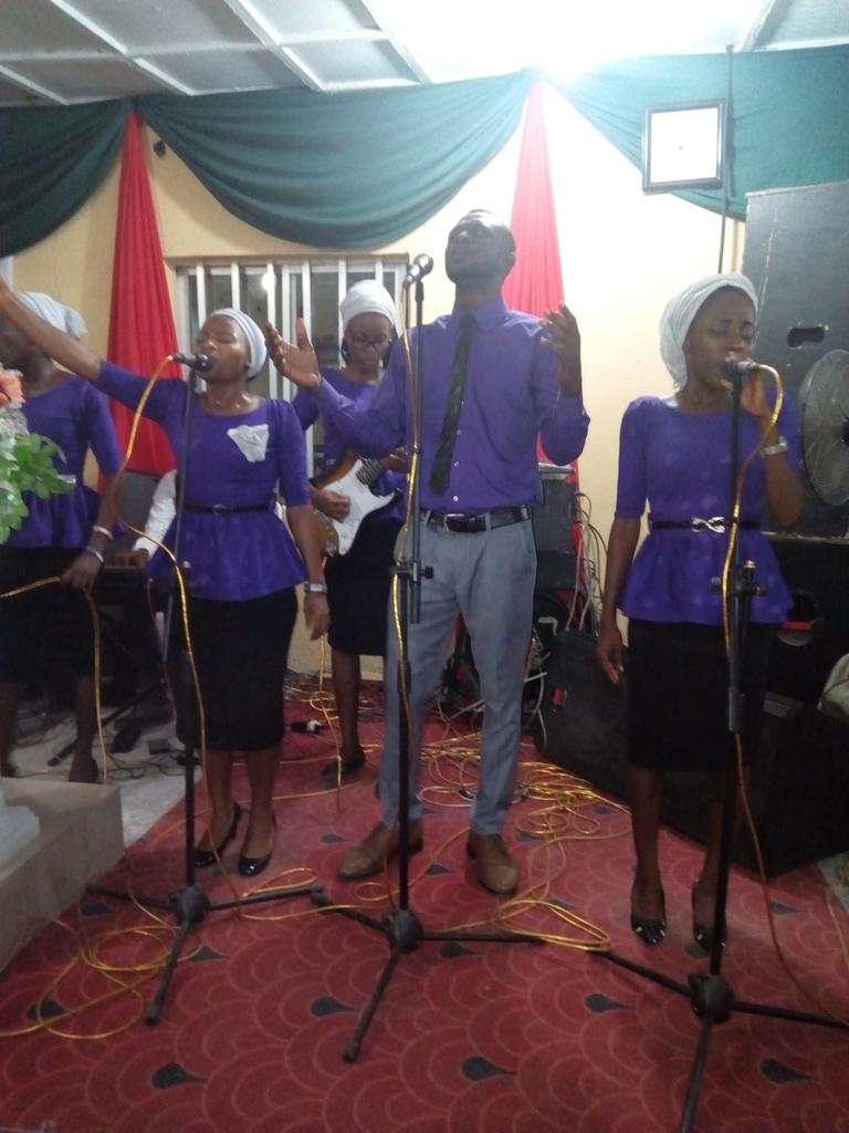 FruitsRccg's tweet photo. The Host Choir #FruitfulVoices #PropheticNight #Day2 #Unstoppable #RCCG #HouseOfFruits #AreaHQ #RCCGAbujaFamily #FCT6 https://t.co/qpE8uQLVEv
