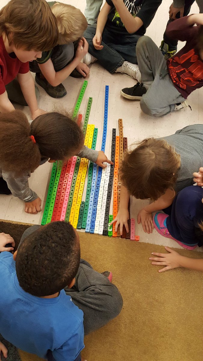 JessiRoZe's tweet photo. Sorting and graphing our Cubilinks. #mathishappening @PrincessE_GEDSB #granderieRMS https://t.co/QCBdxIeBBG
