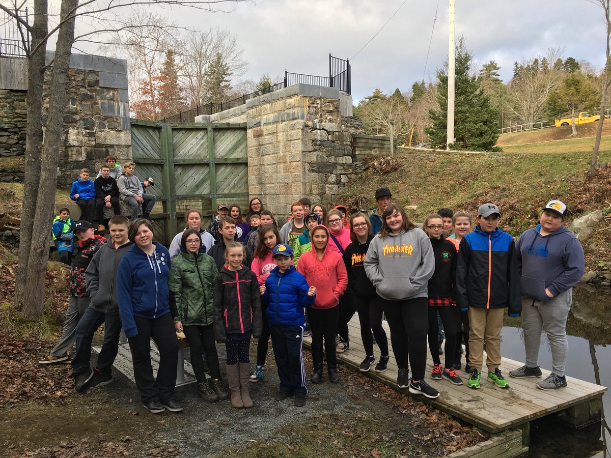 Chignecto_FoSS's tweet image. An afternoon walk and history lesson in the @ShubieCanal with RHDS students. #Nature #TradeRoute 🦆
