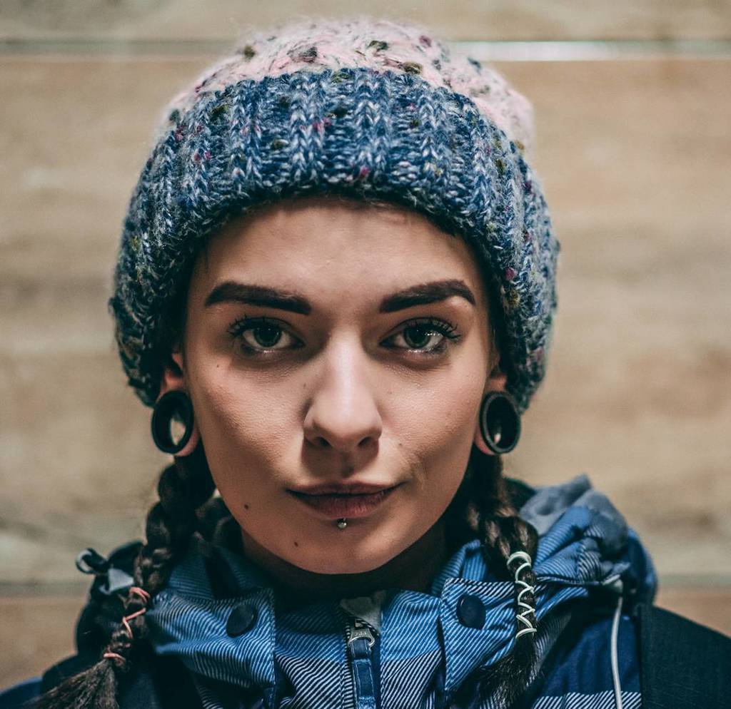 gheorghiu_rares's tweet photo. Face no.97
Guys we are soooooo close! I was so lucky I met her today on my way back home. She is a model actually and I could see that from the way she was posing. And she is a pretty good one ;) #100unknownfaces #unknownfaces #portrait #model #sofia #p… https://t.co/ZG6SyLlgxM https://t.co/p21Q4eWsBd