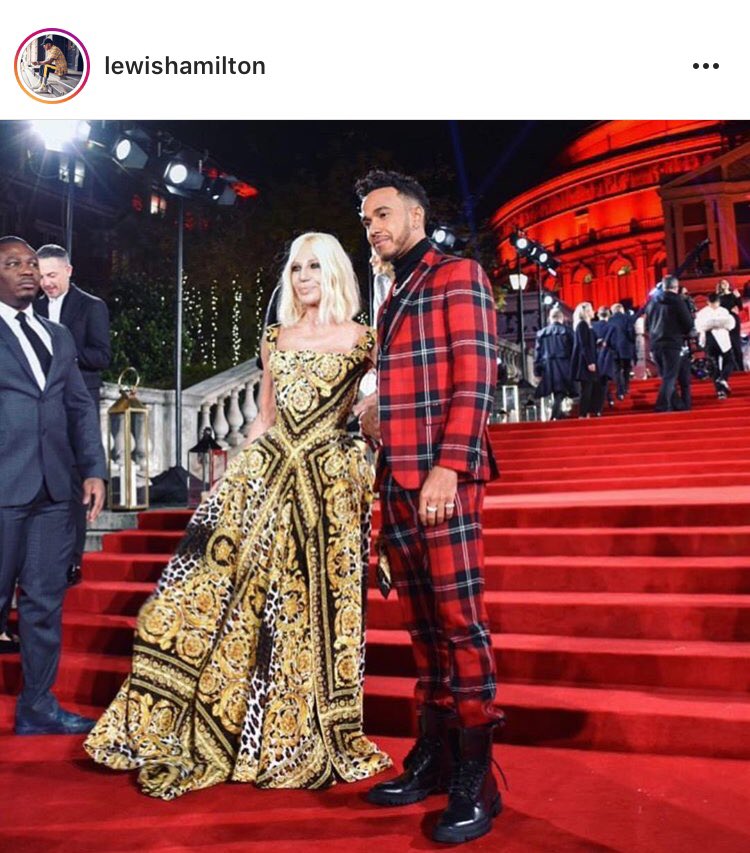 andy1max's tweet image. So when your rich and famous, no one will tell you how much of a twat you look no matter how ridiculous you dress..