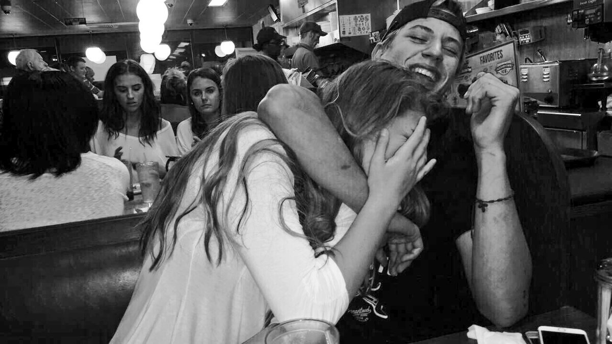 rileyholden_'s tweet photo. Lots of prayers for my bestie & my boo 💖 #fluwho?? #dontneedanappendixanyways https://t.co/7JHd3jHR79