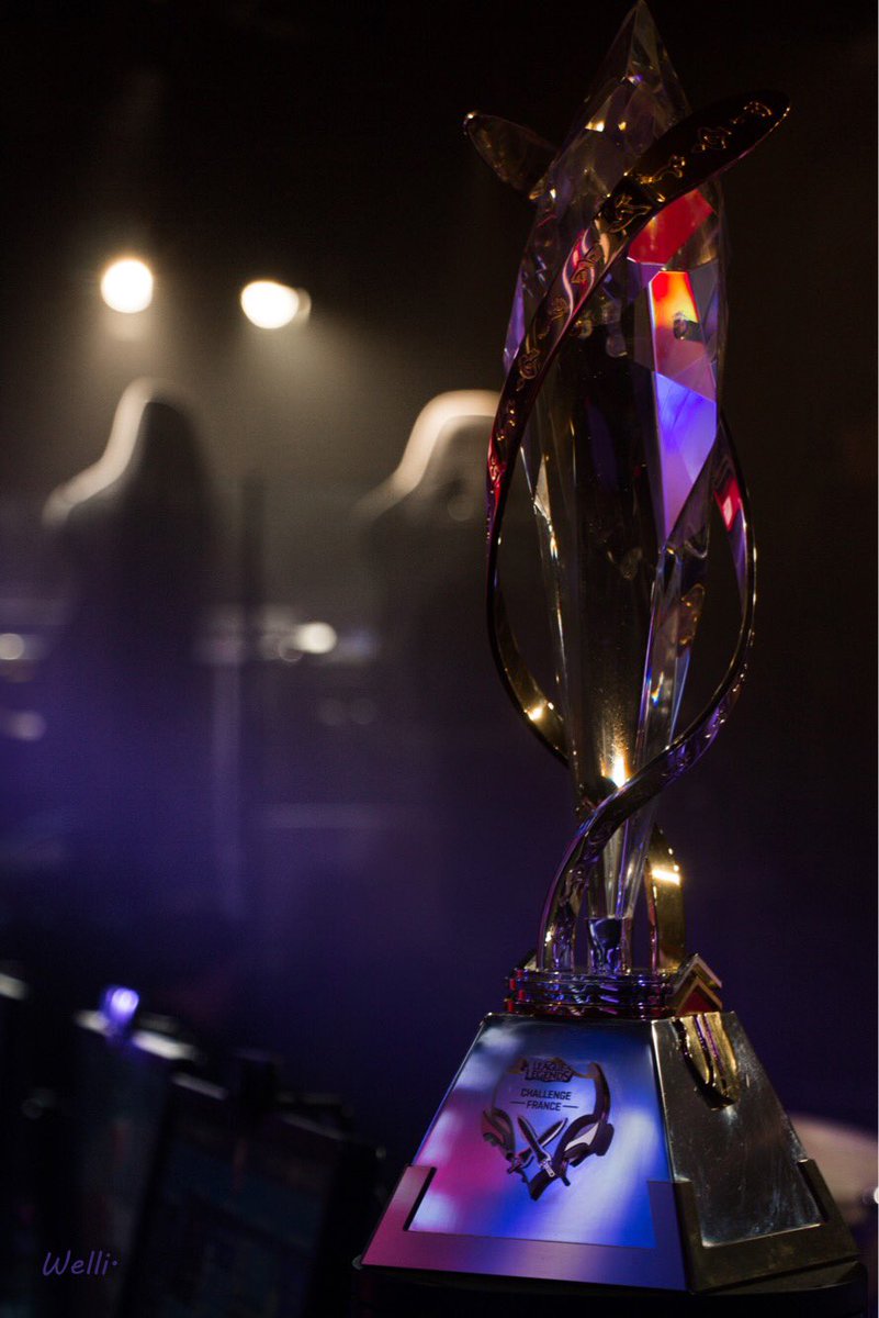 MaevaDiagne's tweet photo. J’avais pas encore eu le temps de mettre les photos du #CFLoL17
Cette coupe ❤️ https://t.co/mtxxaU899t