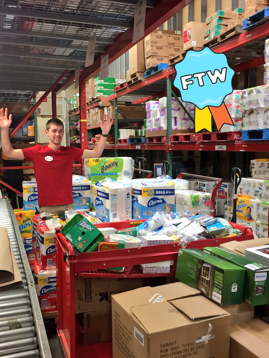 Target_Charlie's tweet image. Jordan + Otto are the perfect tag team for the tub challenge. Paper and seasonal don’t stand a chance! #G194crushesQ4 #InTheStoreOnTheFloor