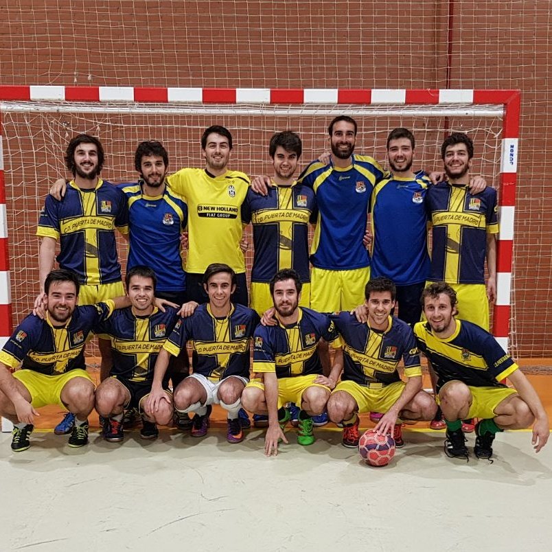 CDpuertaMadrid's tweet photo. #SENIORFS
Habemus líder!!!
#VamosPuerta #Majadahonda #Futbol #FutbolParaTodos https://t.co/0NBgULeA6b