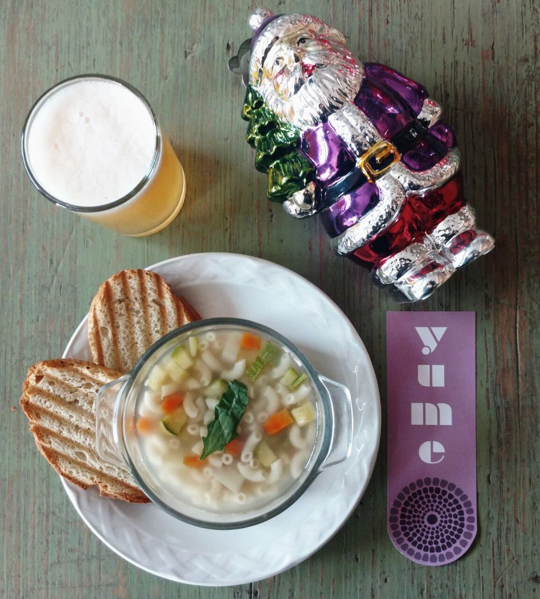 Que Santa les traiga mucho amor, ¡ya casi! 💖 
Minestrone.
Agua de melón.
Guisado de tu preferencia.