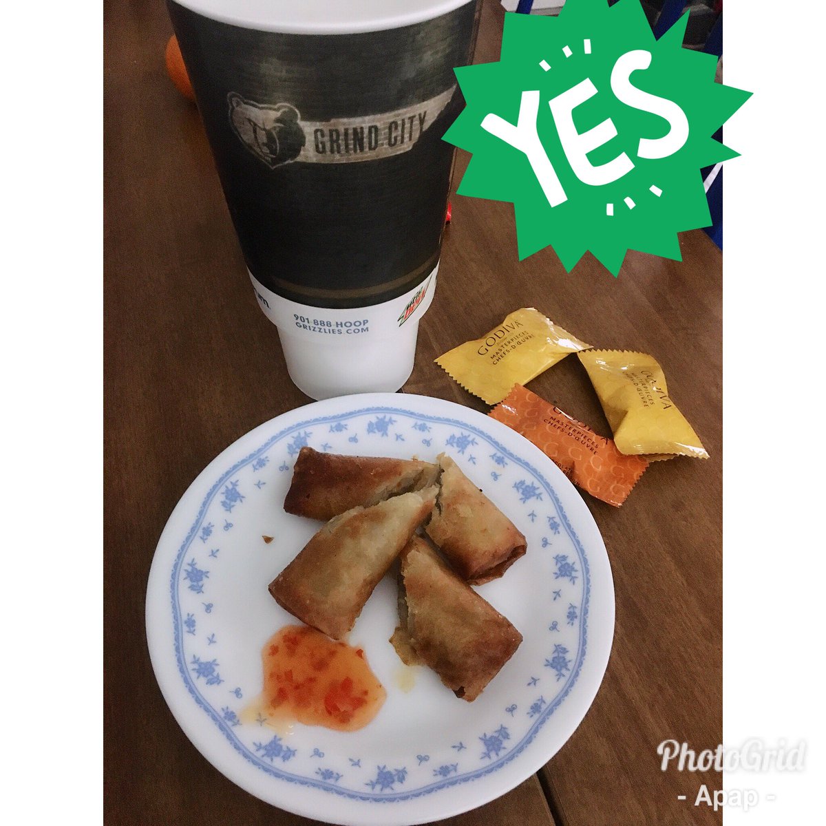 Aprilsissman13's tweet photo. Since the @memgrizz won last night, I made Lumpia (egg rolls)! #sorryit’saFilipinothing https://t.co/Pre038i0ux