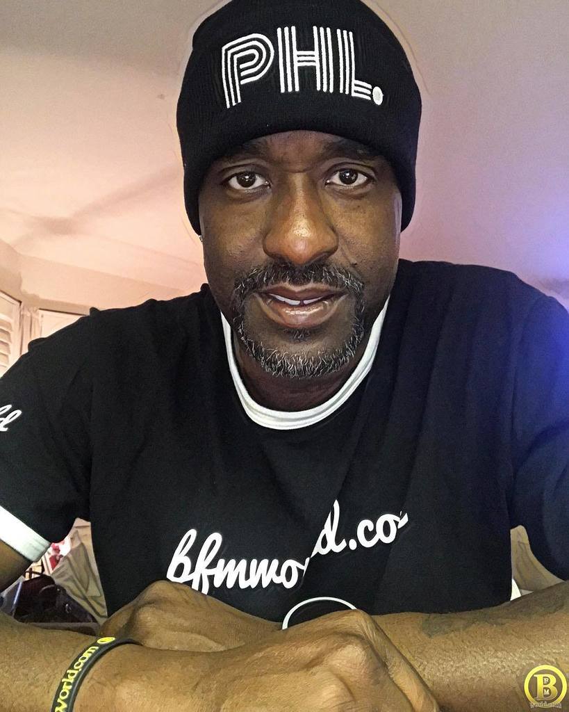 BrianFrasierM's tweet photo. S/O to @only1boobritt for my Philly Skully! ๐๐ฝ I appreciate it bro! #philly #bfm360 #bfmworld @eyeora @evivoo_ @var_port #bfmbandmob @soundbrenner https://t.co/rTpnbapB8U https://t.co/so3DKQY8Pf
