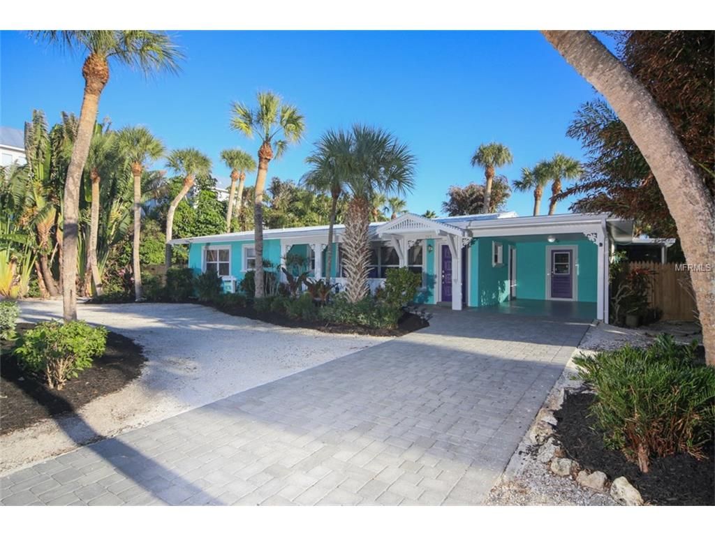 IslandReal's tweet image. This home has just been completely remodeled and would make the PERFECT investment home on #AnnaMariaIsland! Close to the beach, 213 70th is worth every penny! Find out more now! buff.ly/2iWy1F9 #AnnaMariaIsland #RealEstate #FloridaHouseHunt #BeachHouse