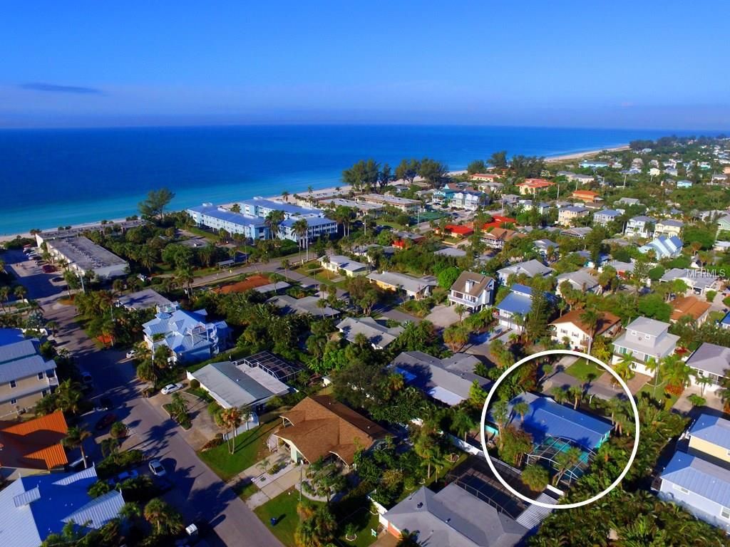 IslandReal's tweet image. This home has just been completely remodeled and would make the PERFECT investment home on #AnnaMariaIsland! Close to the beach, 213 70th is worth every penny! Find out more now! buff.ly/2iWy1F9 #AnnaMariaIsland #RealEstate #FloridaHouseHunt #BeachHouse