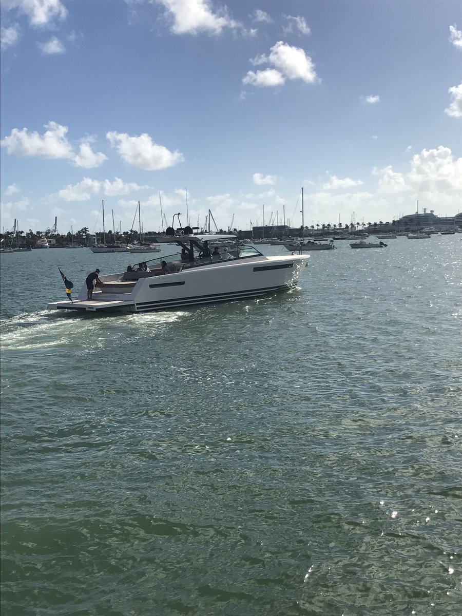 BritPalm's tweet photo. Spot the stunning 60 Open during Art Basel #seaspice #louisviii #deltalife #carbonfiberseries https://t.co/zvyqy6rpgM