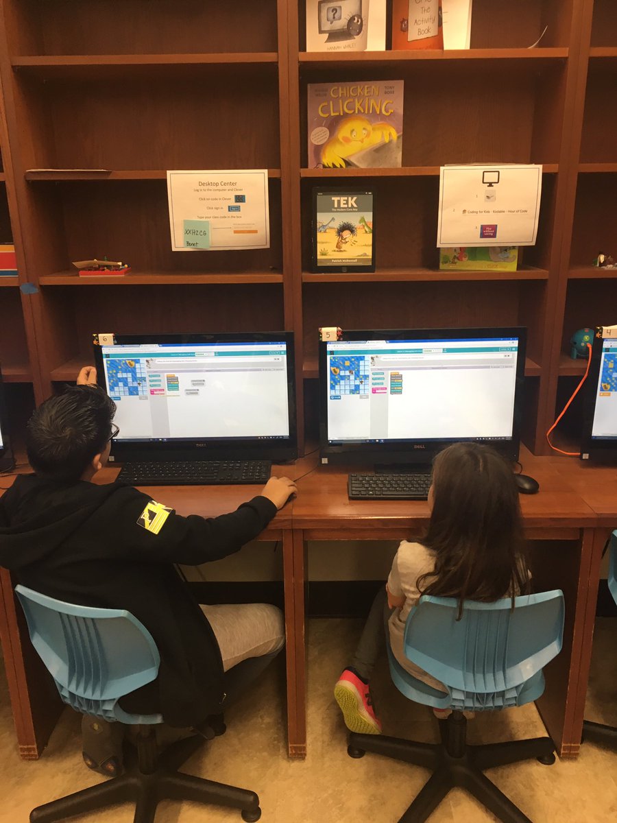TraciColfer's tweet photo. Ss loving #HourOfCode2017 What a brilliant bunch! @ChattertonSOARS https://t.co/dYtcJ42OmL