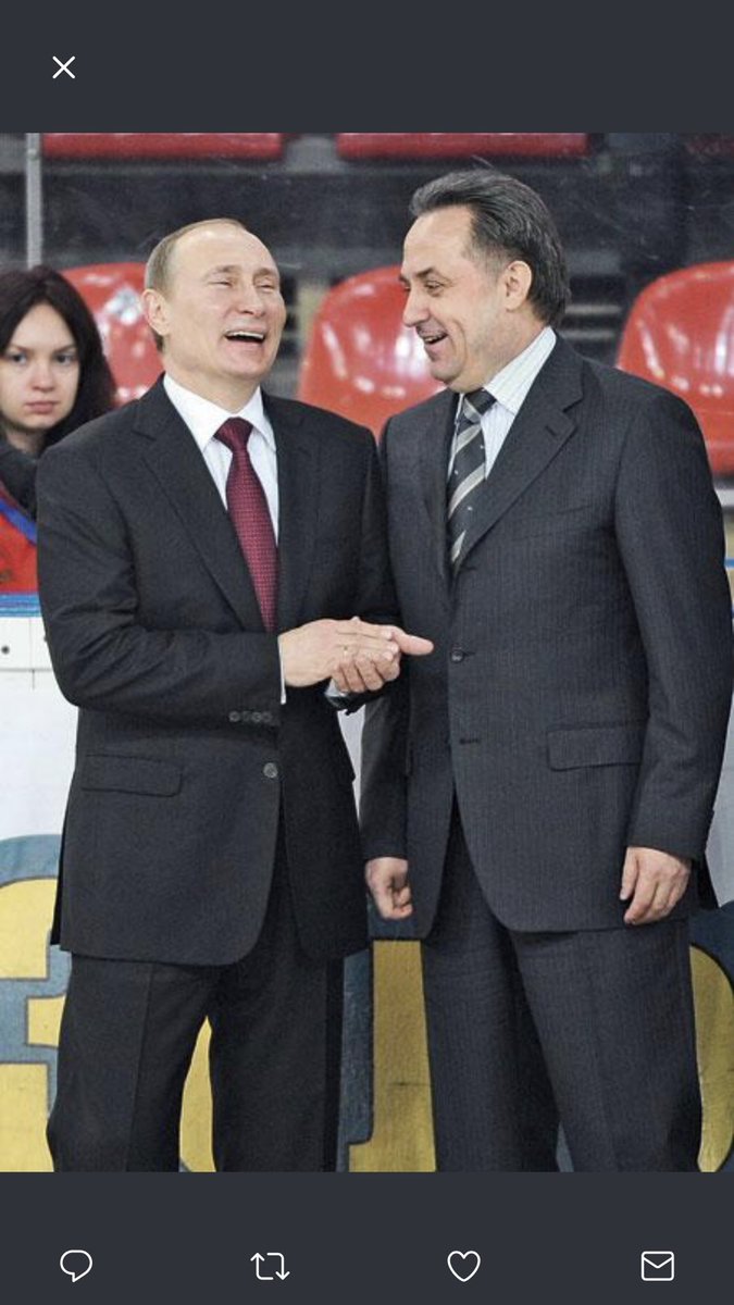 skozachenko's tweet image. Путин собирается объявить своим преемником Виталия Мутко. «Да пох...уже.»