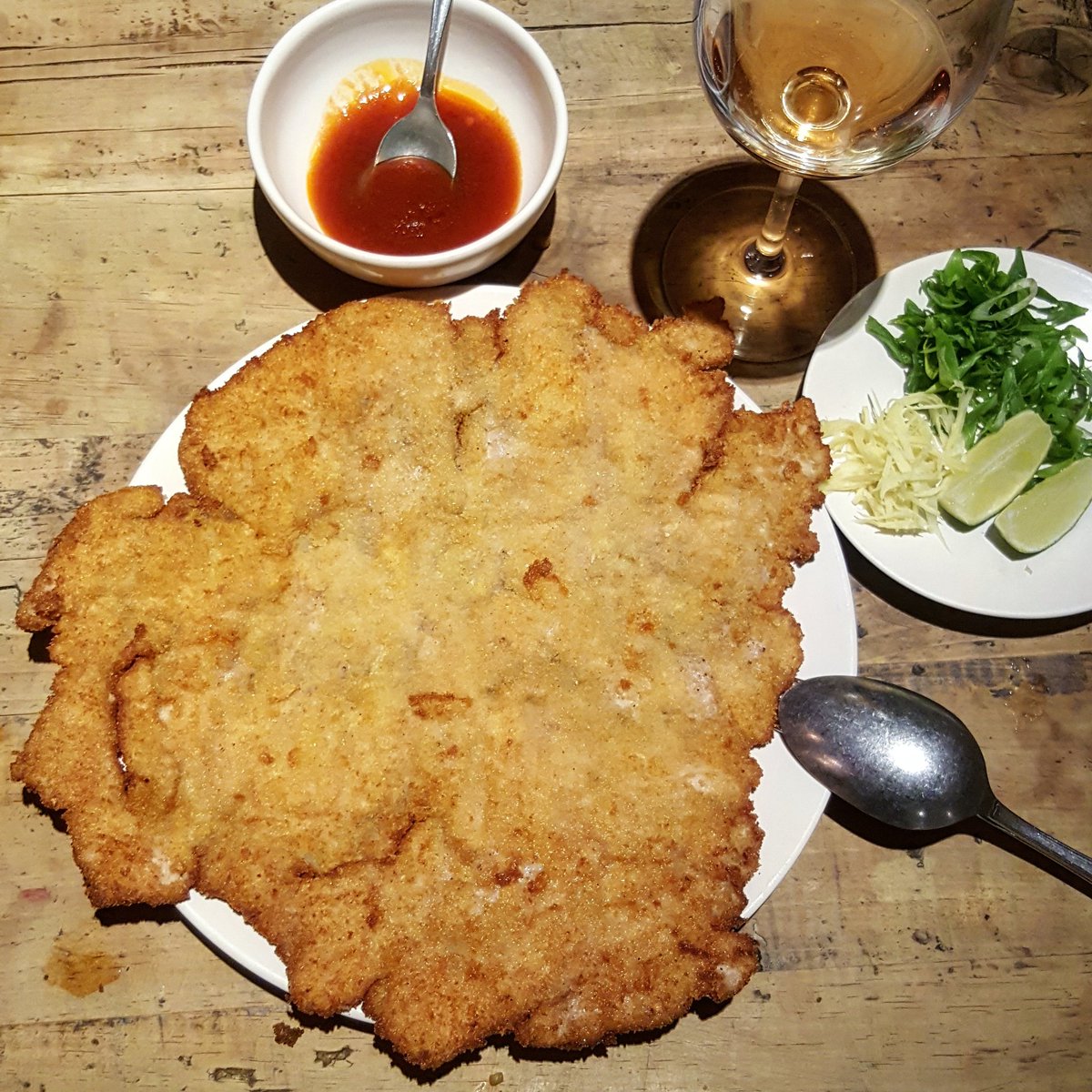 Erizos de mar, lentejas con gambas, tortilla de ortiguillas y algas, escalope de cerdo con jengibre y limón... Me ha encantado la cocina auténtica y el interiorismo del #restaurante  <a href="/fismuler/">fismuler</a> Enhorabuena, <a href="/ninoredruello/">Nino Redruello</a>!