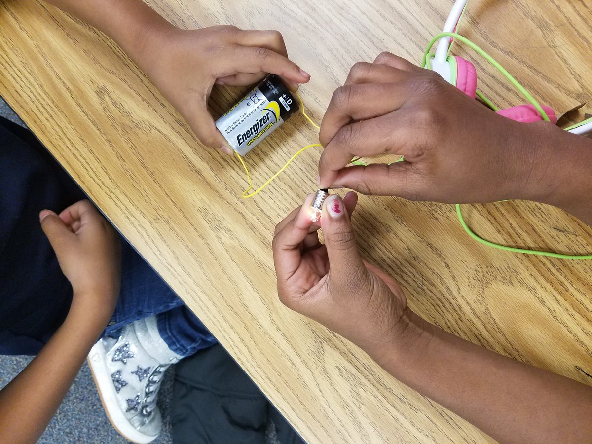 brookebarrett07's tweet image. &quot;Mrs. Barrett we got light!!!!&quot; They loved creating a closed circuit! @McWhorterES #mcwpln #mcwchallengeaccepted @CFBISD