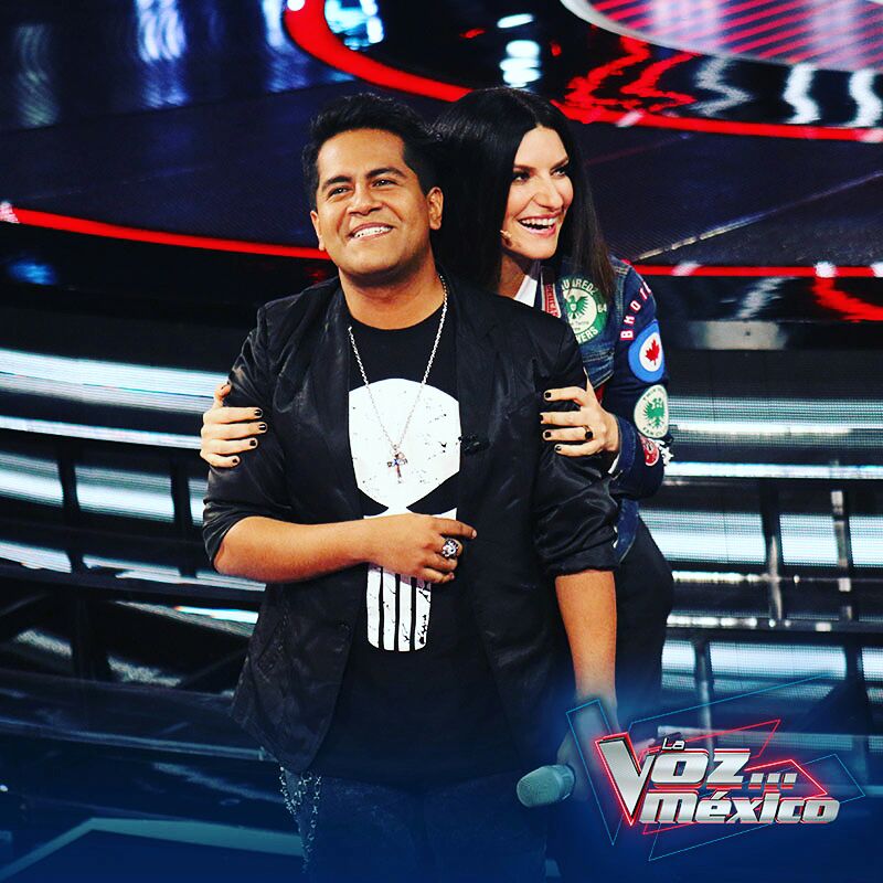 tenorluisadrian's tweet photo. Mi Couch Laura Pausini y yo, nunca me imagine estar al lado suyo, Dios la bendiga Siempre. @LauraPausini  @LaVozMexico #teampausini #LaVozMéxico  #tenoroaxaqueño #operafans https://t.co/Bg1RtRjvoS