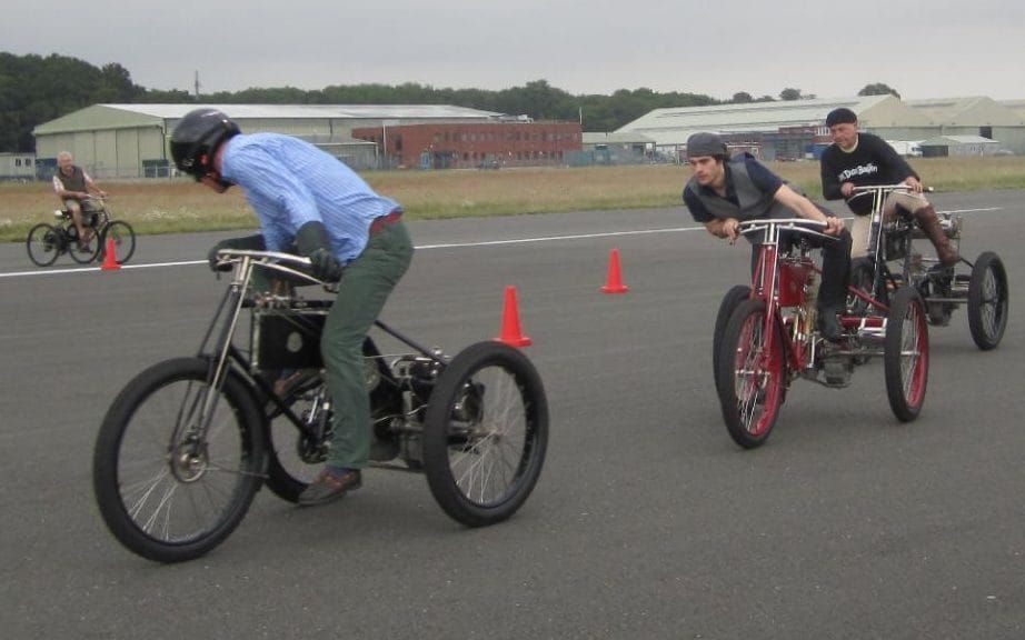 'Britain's first #motor race recreated at Brooklands - The Telegraph' buff.ly/2AxJ91G

#midstweeter #pinshitshour #englandbiz #biztalk #bizitalk