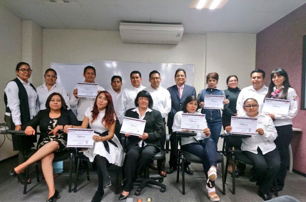 JesusGHerreraP's tweet photo. Concluimos con éxito en la @defensoria_oax el Taller "Juicio de Amparo. Una herramienta efectiva para el acceso a la justicia."
La capacitación un pilar fundamental para acceder a una verdadera justicia. En el @GobOax #JuntosConstruimosElCambio https://t.co/Hmv2ITcfbQ