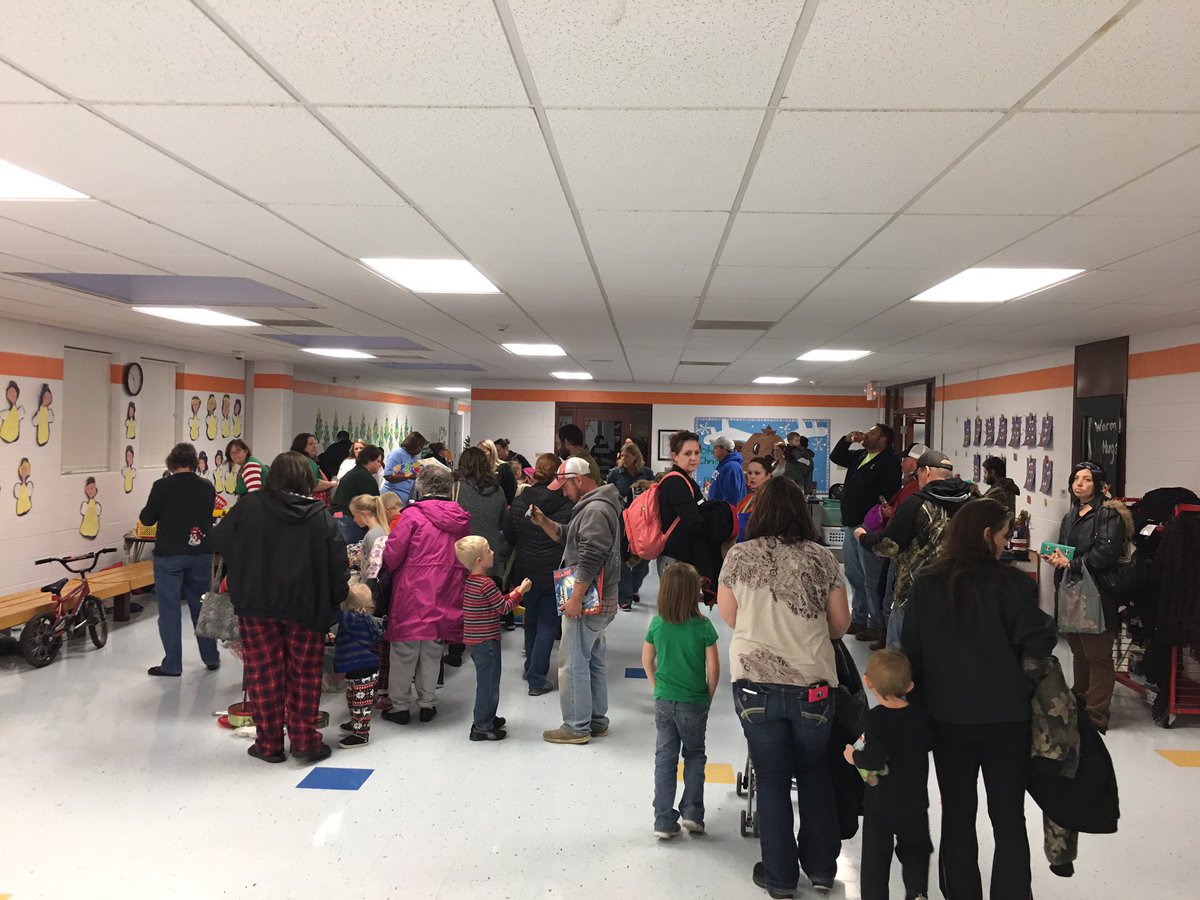 STCElementary's tweet photo. Thank you for attending our Cookies and Cocoa with Santa event at SCES. We had  600 plus attend.  A huge shout out to all those who helped with this event.  It is always great to have our families in our school. #stcr13 https://t.co/RMmctn39QJ