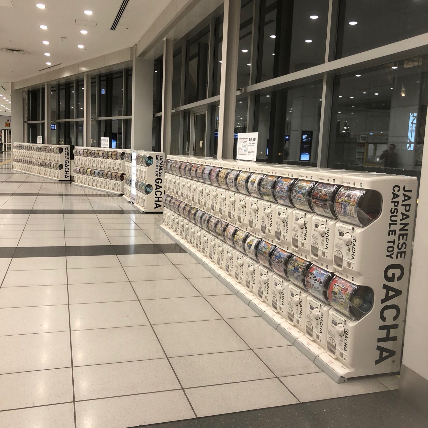 タカラトミーアーツ公式 おはようございます ついに 空港ガチャ が羽田空港にも登場しました 京急 羽田空港 国際線ターミナル駅3階にずらりと並んだガチャマシン お近くにお立ち寄りの際にはぜひチェックしてみてください 空港 タカラトミーアーツ公式 おはようございます ついに 空港ガチャ が羽田空港にも登場しました 京急 羽田空港 国際線ターミナル駅3階にずらりと並んだガチャマシン お近くにお立ち寄りの際にはぜひチェックしてみてください 空港
