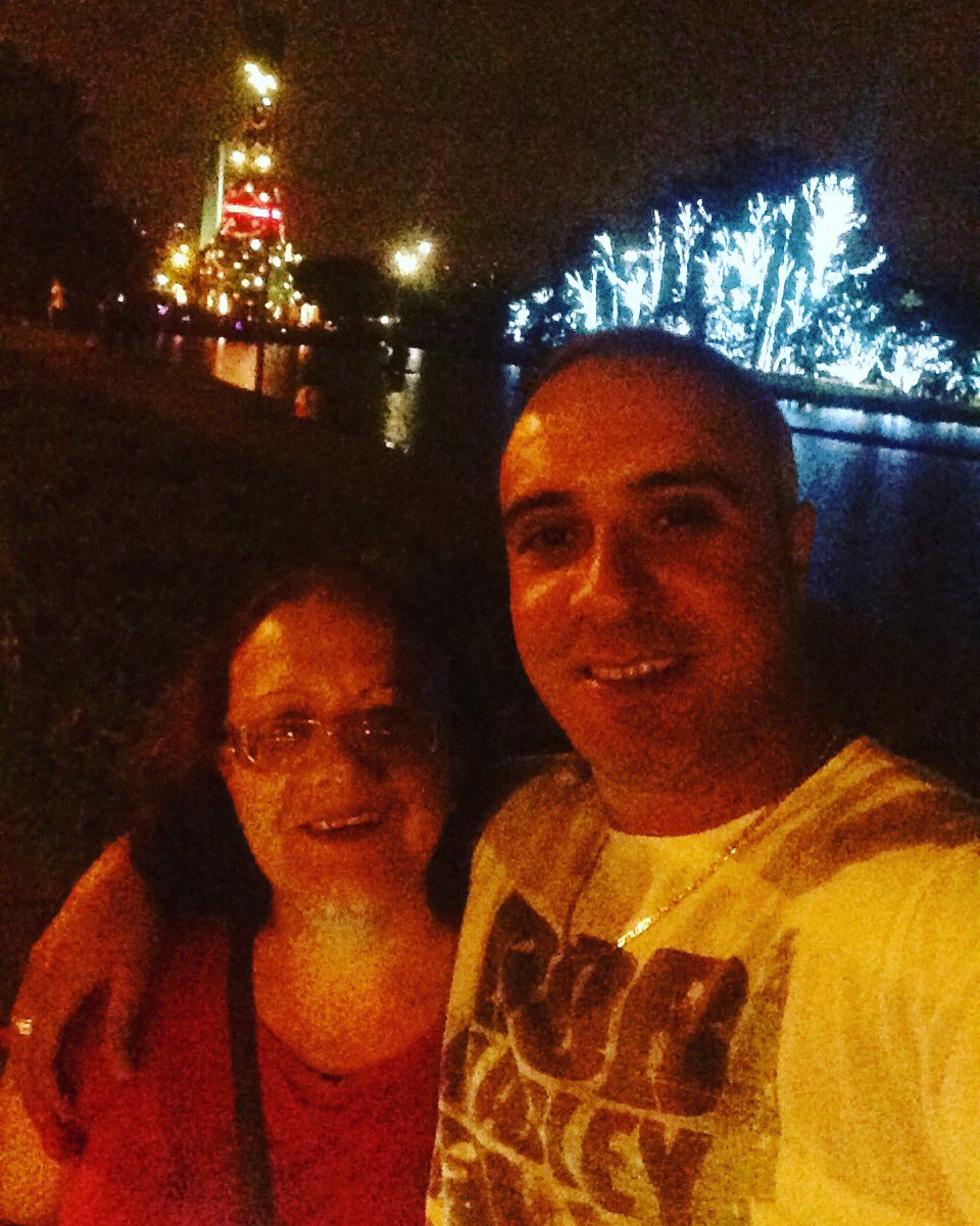 Árvore de natal com a mãe mais linda do mundo