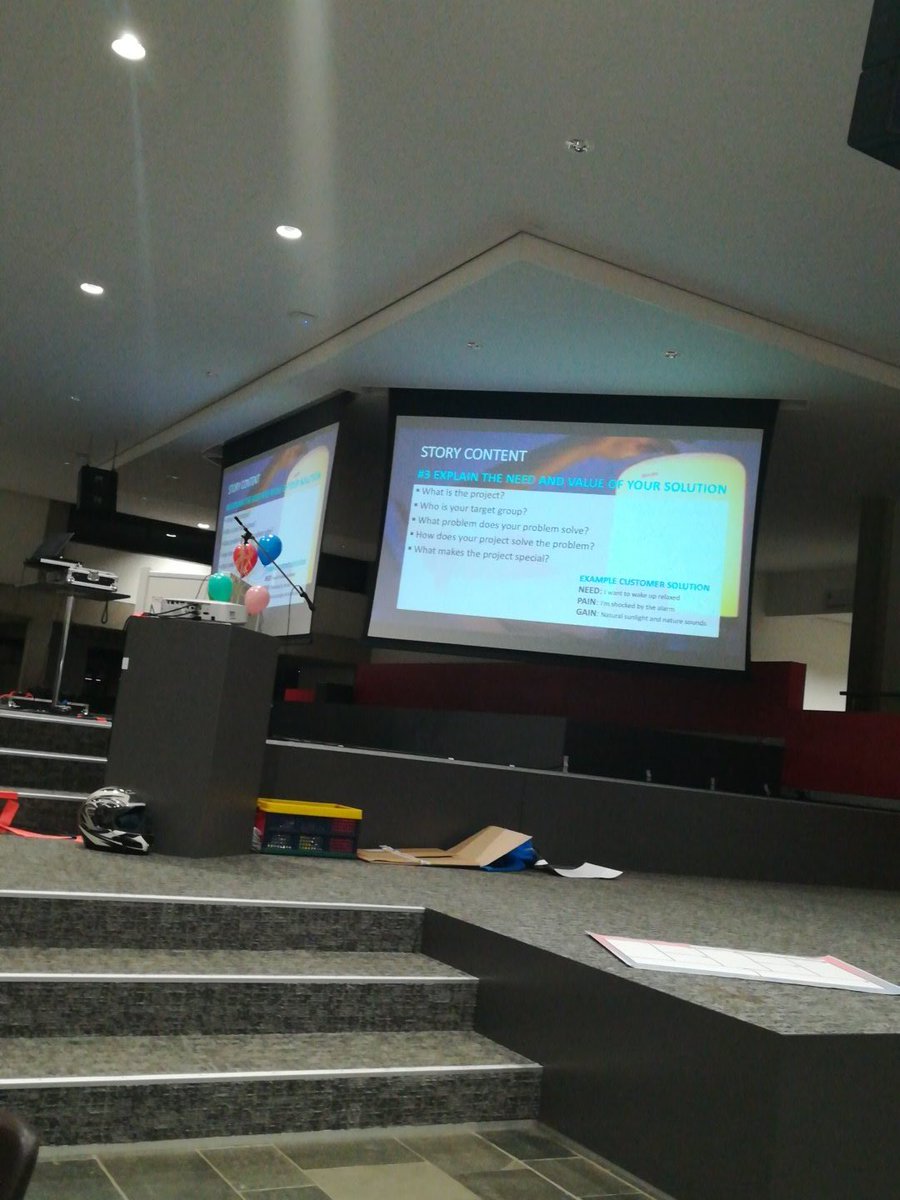 lala_2b's tweet photo. Na een uitleg over pitchen gaan we nu zelf een pitch opstellen #NVDOS2017 #itfactory #thomasmore https://t.co/h7eMpjlSyi