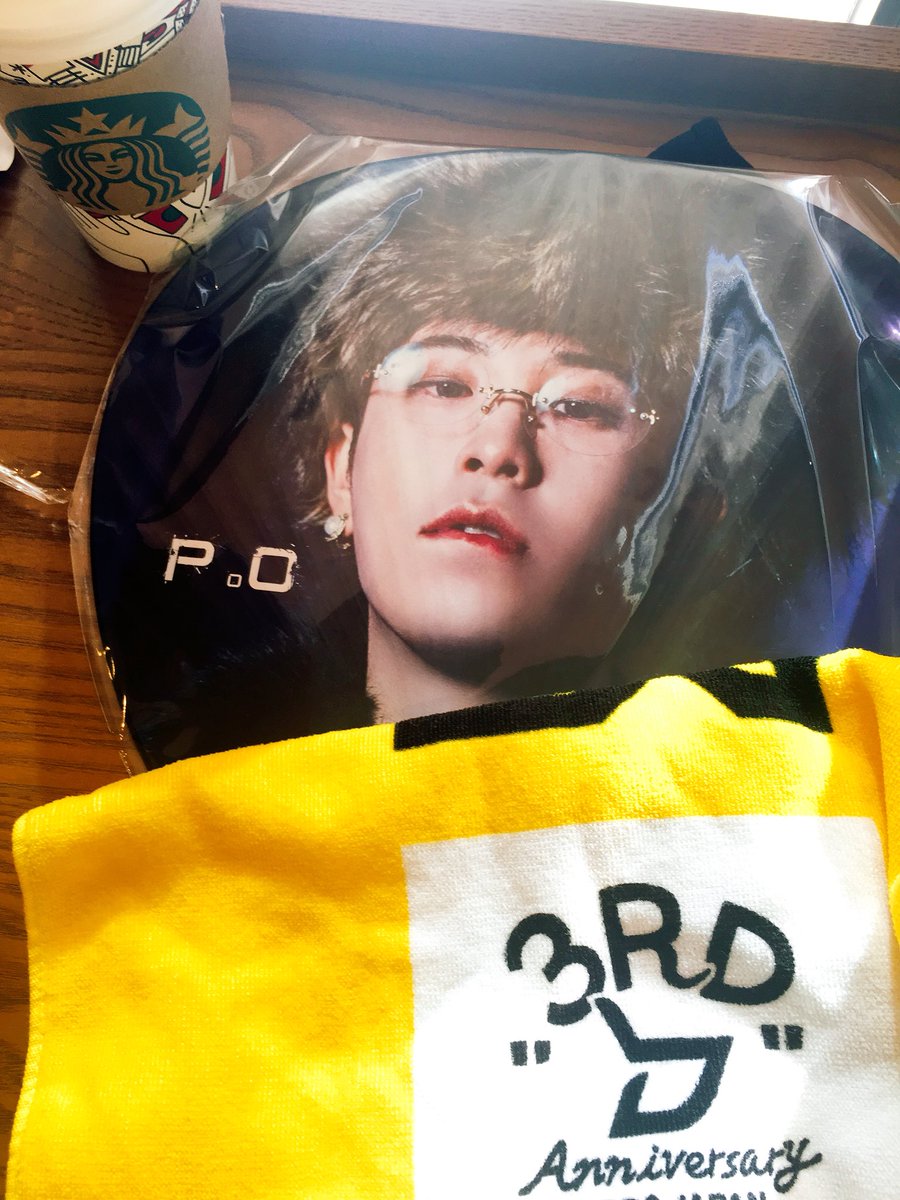 p_otter_9322's tweet photo. 어제 모자 쓴 지훈이도 모자 빼고 갈색의 찰랑찰랑 한 머리카락도 진짜 멋있었어요 ㅠㅠ 사진 없는거 진짜 아쉬워 ㅠㅠ 왜 나 카메라 안 가져갔는가 ㅠㅠ 고마워요 마지막에 수건 받았어요 항상 고마워요 지후나 ~😢도쿄 재밌게 놀아 ~^^💕

#피오 #표지훈 #블락비 #blockb 
@blockb_official https://t.co/fLlOK9OeR3