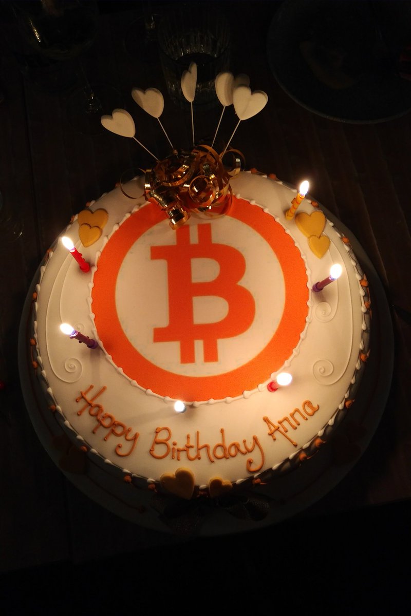 AnnaDecVentures's tweet photo. Super Surprise Birthday Party! Thanks everyone 💃💕🍾🎉 #BITCAKE https://t.co/yqJsUEWZH0
