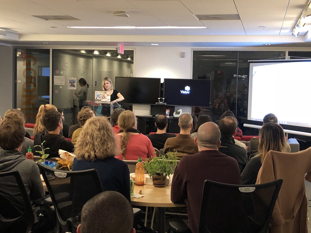 ChachPhoto's tweet photo. Tech Talk in PDX with @DynamicWebPaige #machinelearning #AMLworkbench #cognitiveservices https://t.co/vRecnyfi07