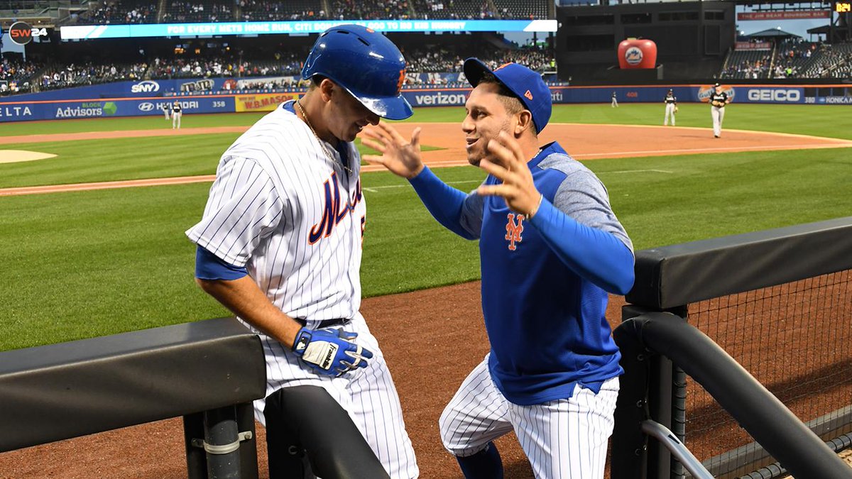 America’s favorite pastime: ⚾️ Cabby’s favorite pastime: This https://t.co/C6HYGwX80j