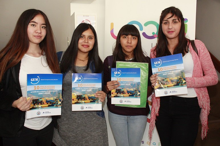 Compartimos fotos del lanzamiento del GEM 10 años. Para descargar el informe pinche en el link: cemp.ucn.cl/images/GEM_201…