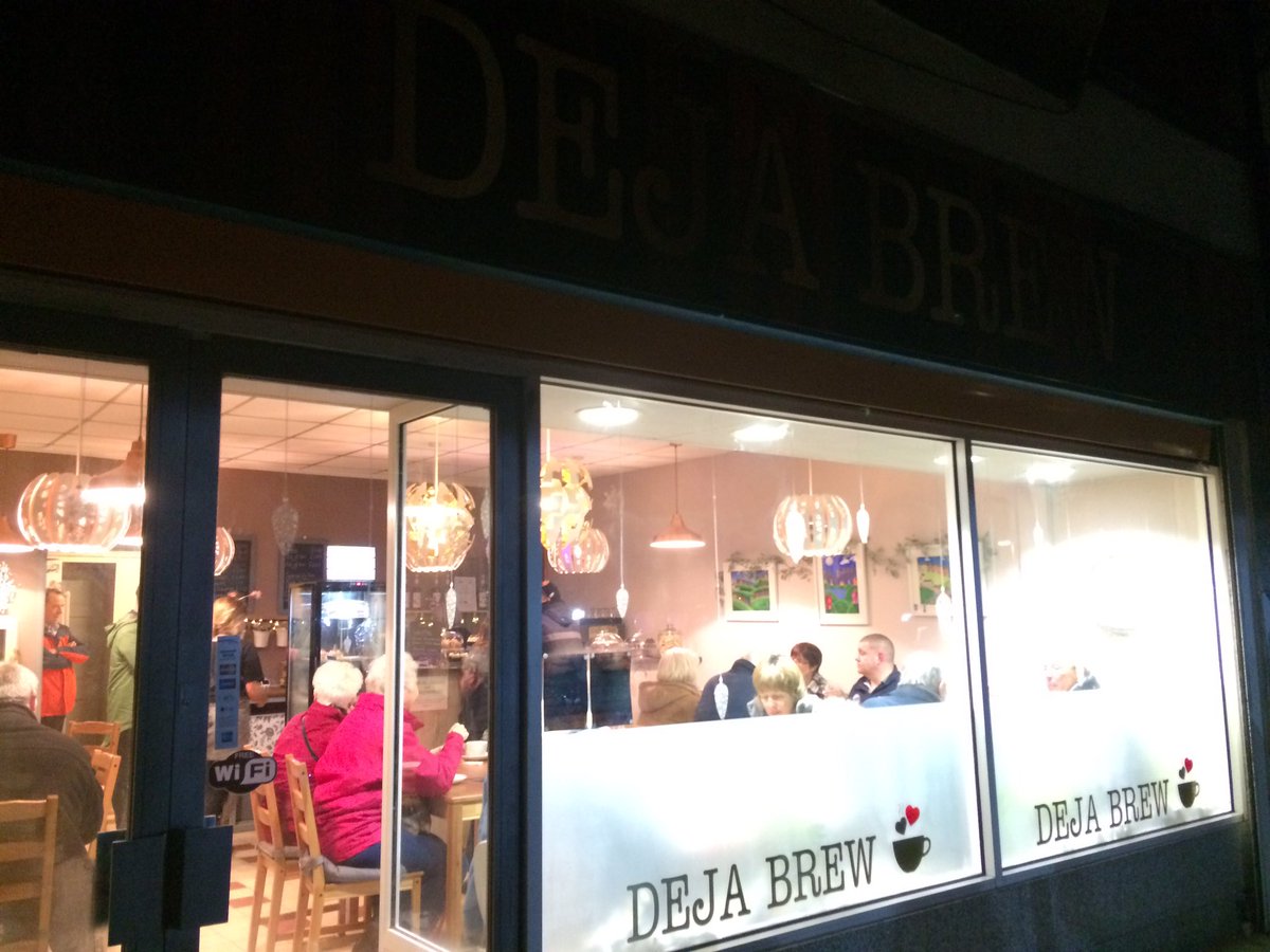 lauraBGEffect's tweet photo. Two new businesses open in #Abertillery tonight #dejabrew cafe and #darthvaper vapour shop #goodluck #startup @bgeffect @BlaenauGwentCBC #investinbg https://t.co/7lxVLPF0R0