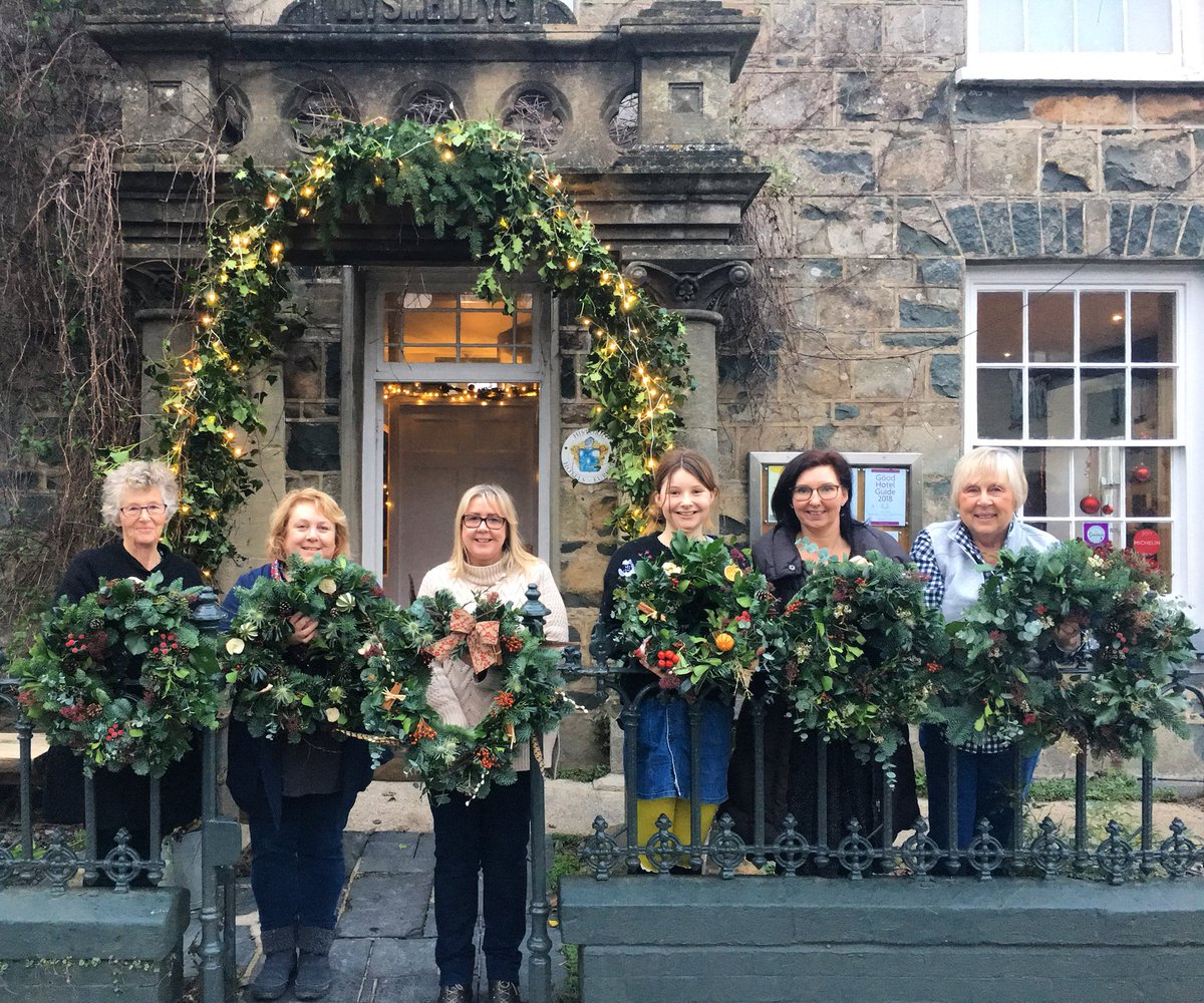 Christmas is less than 3 weeks! Come and get festive with the workshops I have got on at the moment #Pembrokeshire #llysmeddyg #festive #wreath #wreathworkshops #Newport #northpembs #pembs