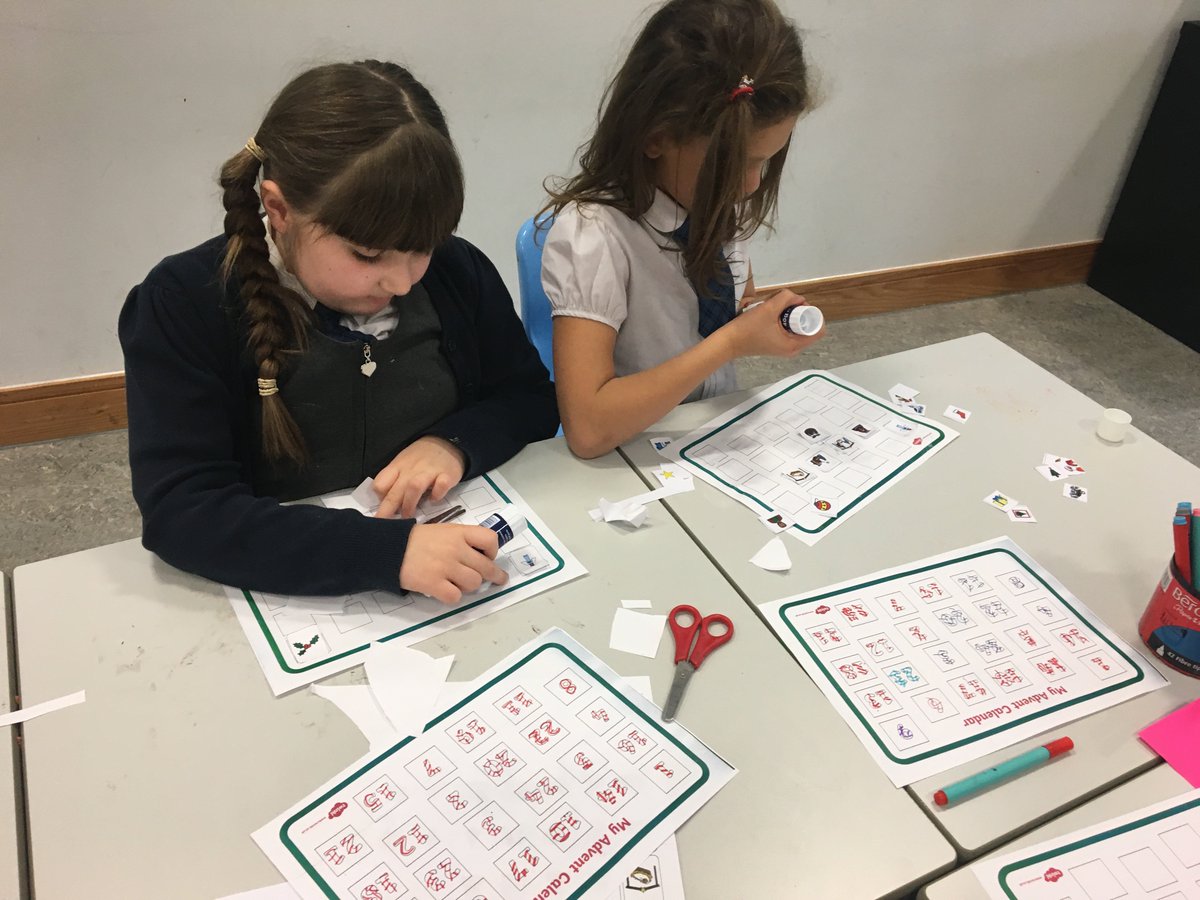 Mrsmcguinness75's tweet photo. L3/4 working hard to create their traditional advent calendars - not a chocolate in sight! #rme #advent https://t.co/OoukZbq3SQ