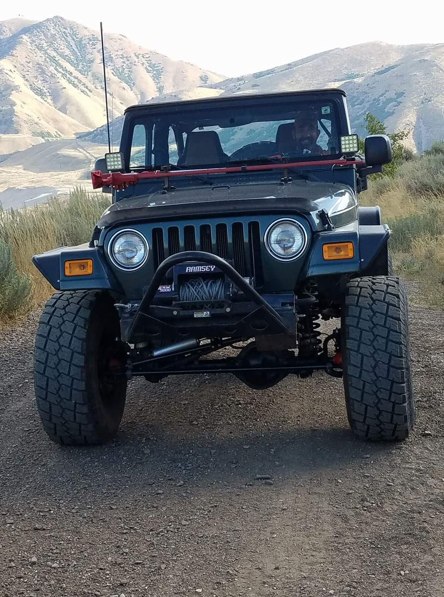 jeephooker's tweet photo. @extremeterrain My 03 @Jeep Expensicon.  #handicapoffroad #hookedjeeper https://t.co/hjpkTzZlvE