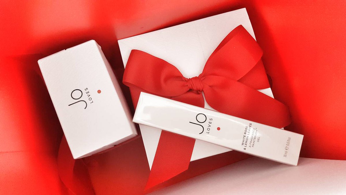 To wrap or not to wrap <a href="/JOLOVESofficial/">JO LOVES</a> <a href="/TheCheshireMag/">The Cheshire Magazine</a> #christmascountdown #bigkid #allinthedetail