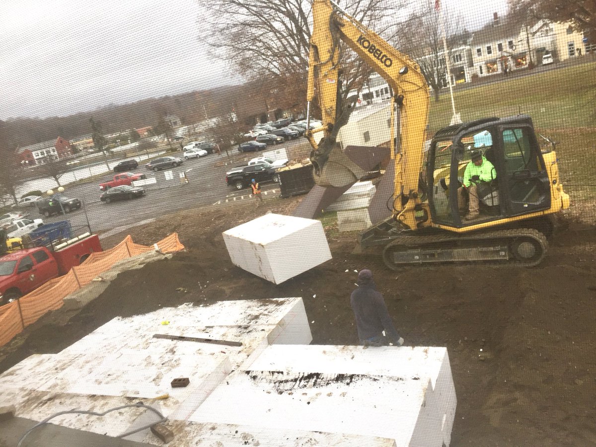 WestportLibrary's tweet image. The crew installing geofoam, a material used in place of structural fill, at the front of the library on Jesup Green. See what the front of the #WestportLibrary will look like once the #TransformationProject is finished: bit.ly/2nuzLa9 #TransformationTuesday