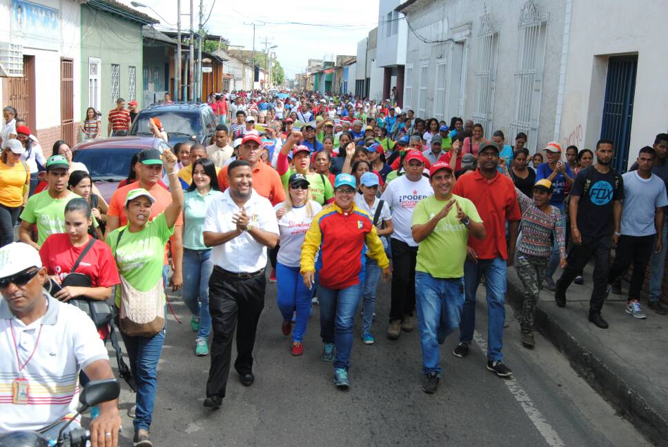 BermudezC04's tweet photo. Caminata Con Nuestra Canditada Nircia Villegas con el Sector Educativo En Un Recorrido desde La Plaza Bolivar Hasta La Comunidad De Primero de Mayo https://t.co/6EhlrtVgch