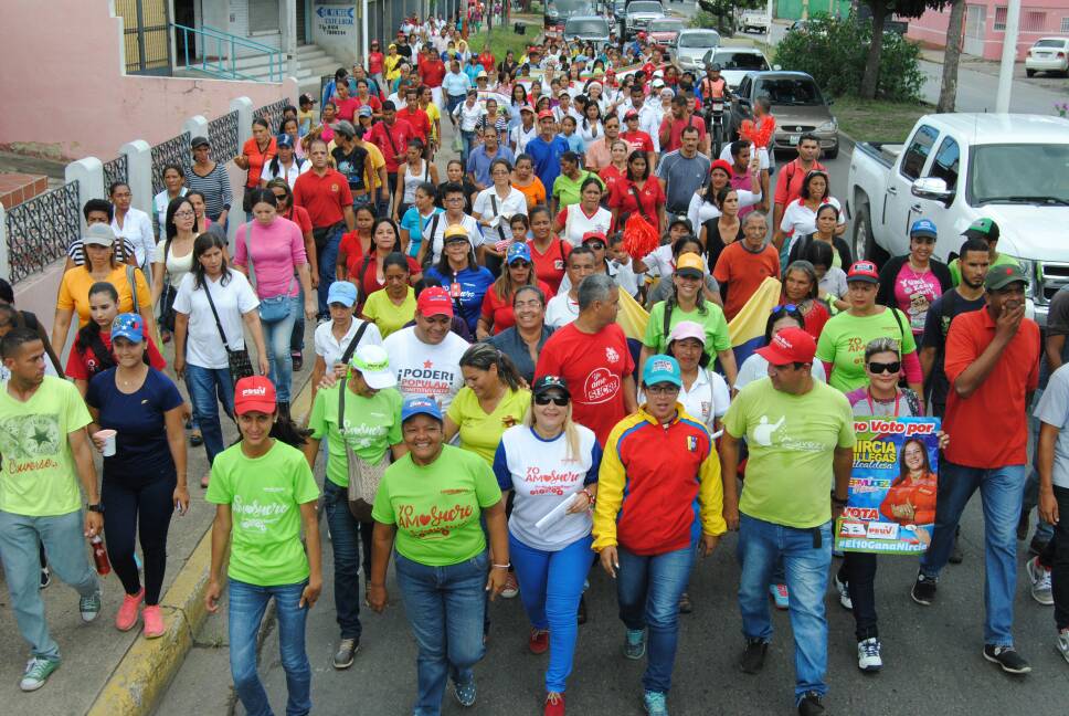 BermudezC04's tweet photo. Caminata Con Nuestra Canditada Nircia Villegas con el Sector Educativo En Un Recorrido desde La Plaza Bolivar Hasta La Comunidad De Primero de Mayo https://t.co/6EhlrtVgch