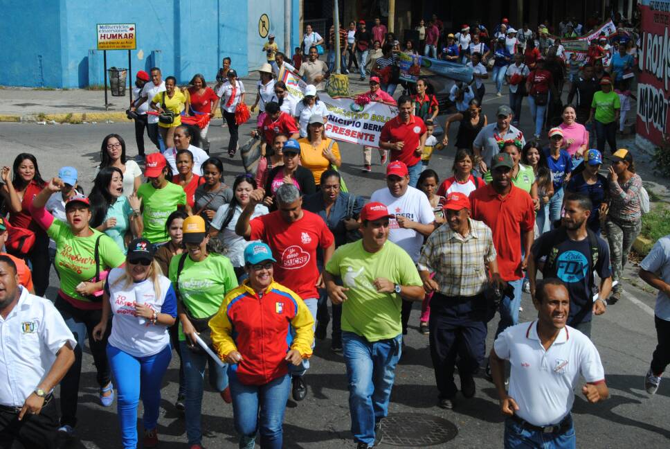 BermudezC04's tweet photo. Caminata Con Nuestra Canditada Nircia Villegas con el Sector Educativo En Un Recorrido desde La Plaza Bolivar Hasta La Comunidad De Primero de Mayo https://t.co/6EhlrtVgch