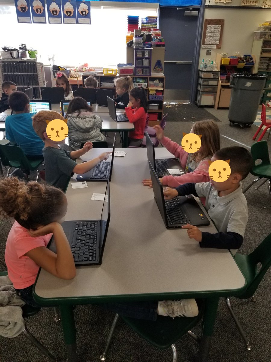 Bellucheese1's tweet photo. Hour of code fun with my kindergarten class #TRHourofCode #TRUSDtech #code.org https://t.co/BL2IFr1GS3