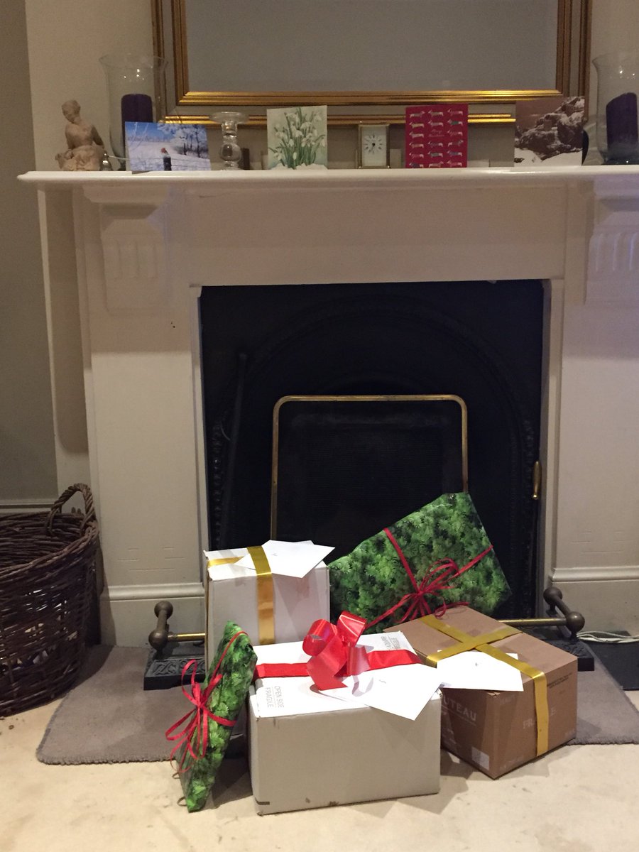 NothingButGrape's tweet image. The ideal Christmas present. A mixed case of Organic Wine all wrapped up. 🎁🍷🥂@mustardmashltd @ThatPetPlaceUK @CoffeePleaseUK @2MaddBags @TurksAlcester @Xav_Anderson @WarksTN @Alcester_Food