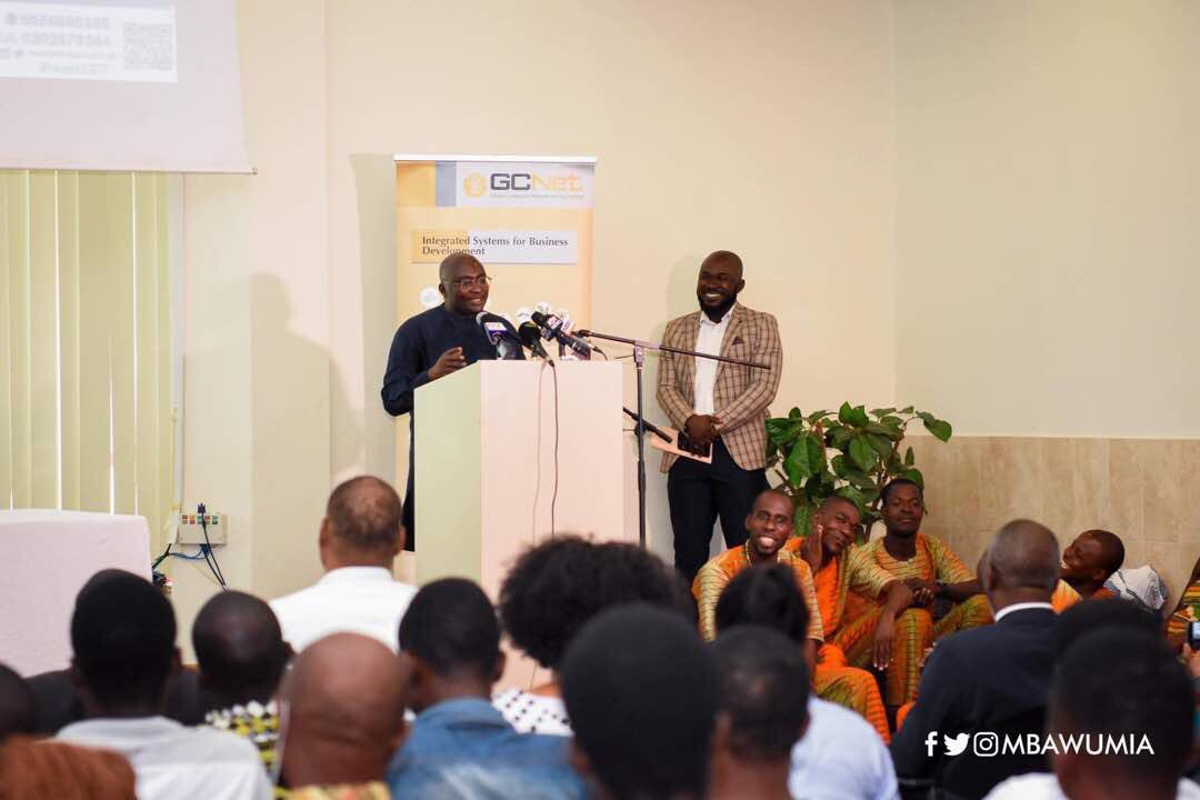 KofiAshon's tweet photo. Vice President @MBawumia was saying something about how soon, the traditional dancers will be out of job because the robots will be doing the dancing. It was worth a laugh! #BeardedMC #CitiTrends #Swag #Iweek2017 https://t.co/QNdrn4XC0M