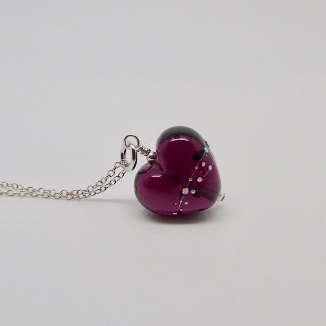 samgrant12000's tweet photo. New heart lampwork necklace pendants. https://t.co/fXuw0OOUAR #handmade #HandmadeHour #etsygifts #Etsy #handmadegift #necklace #lampworkglass #pendant #StockingStuffers #stockingfillers #christmasgifts #LoveChristmas #love #heart https://t.co/j374IHt2Ao
