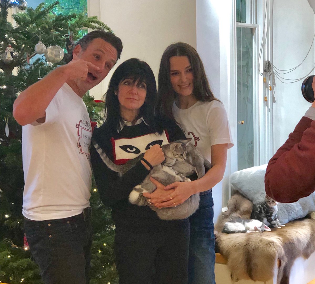 lcwilli1's tweet photo. 🔴 Andy & the #LoveActually gang spend the day w/the #Omaze contest winner!
Repost: @emmafreud
Today’s #lunchactually with the raffle winner from @Omaze raised over $200k for @RedNoseDayUSA - some sort of #miracleactually. 👏
#AndrewLincoln #KeiraKnightly #RedNoseDayActually https://t.co/ouVCPNtfMs
