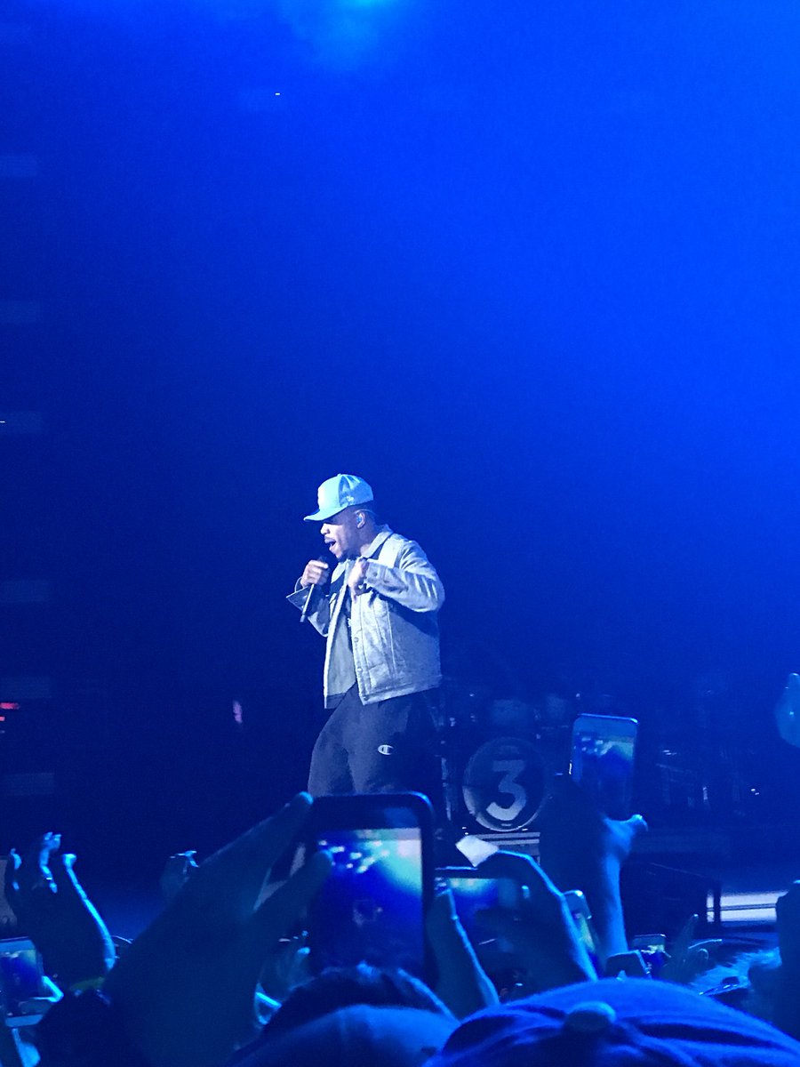 TheWeekdayPDT's tweet photo. @chancetherapper throwback to seeing my boi https://t.co/wMtal6tFA6