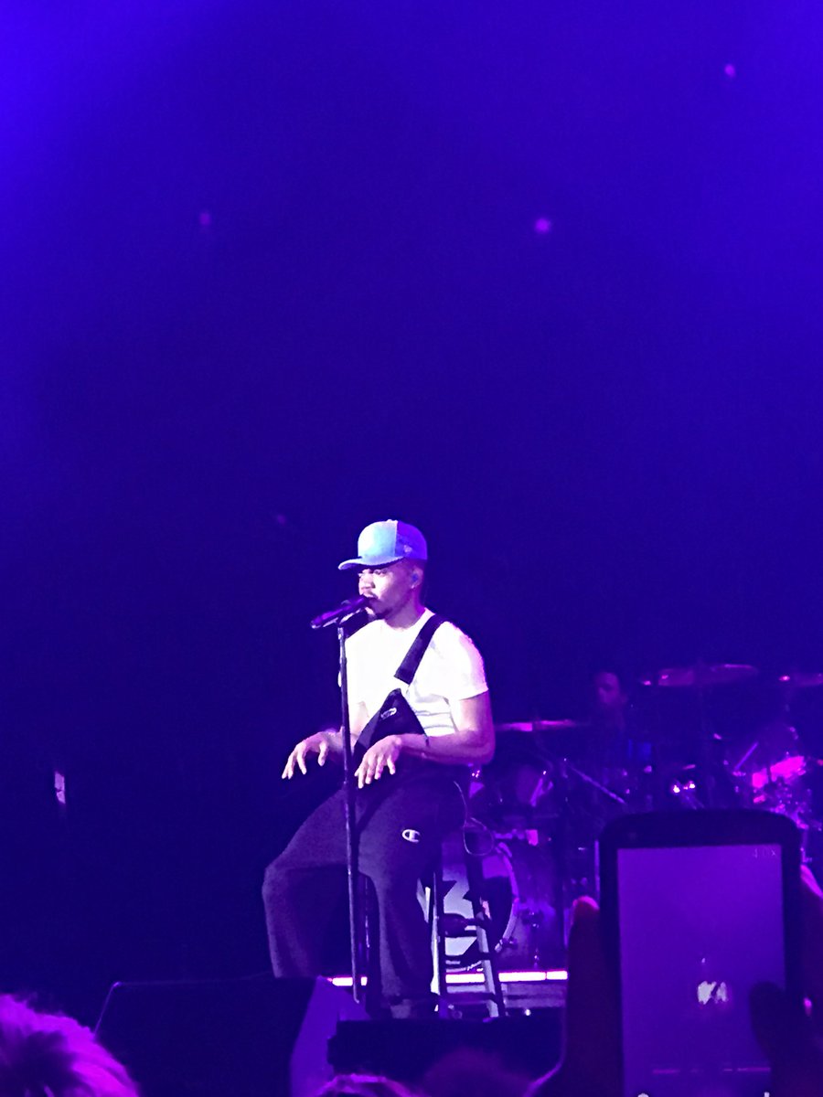TheWeekdayPDT's tweet photo. @chancetherapper throwback to seeing my boi https://t.co/wMtal6tFA6